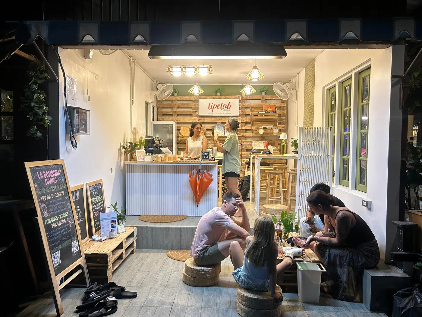 Lipe Lab on Walking Street — small space, big comfy sofas, takeaway hatch