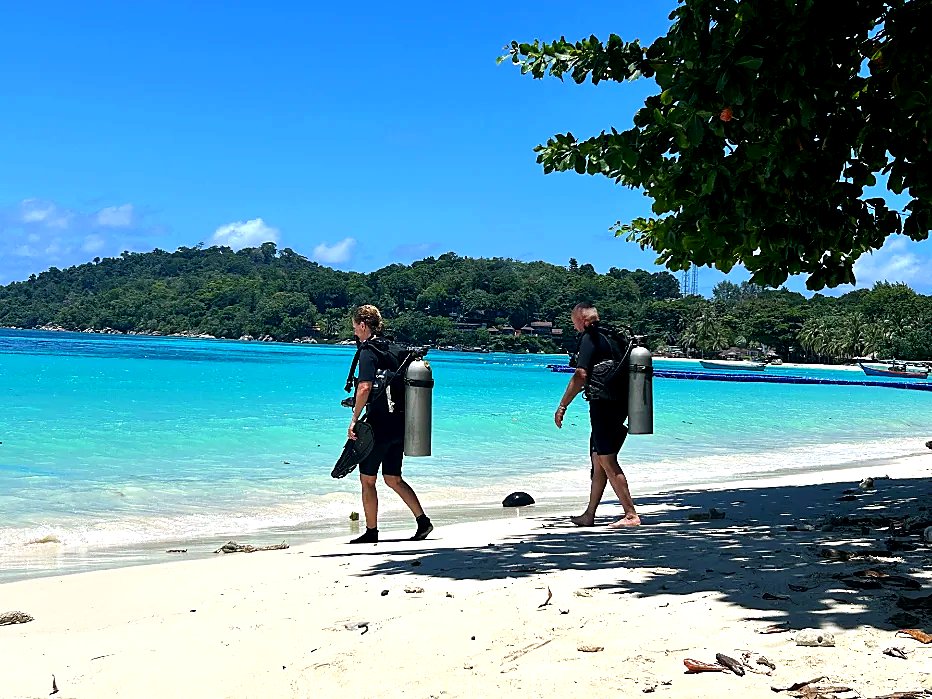 Diving from a Koh Lipe beach