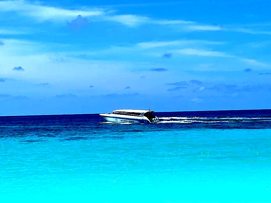 Speedboat leaving Koh Lipe