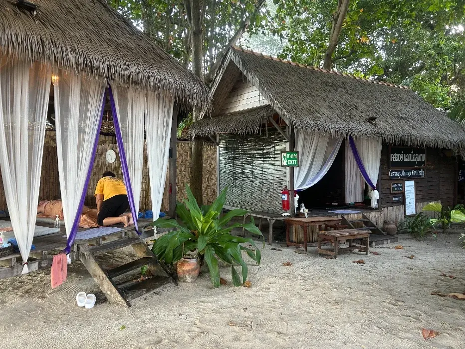 Castaway Spa — beachside daybeds and treatment huts